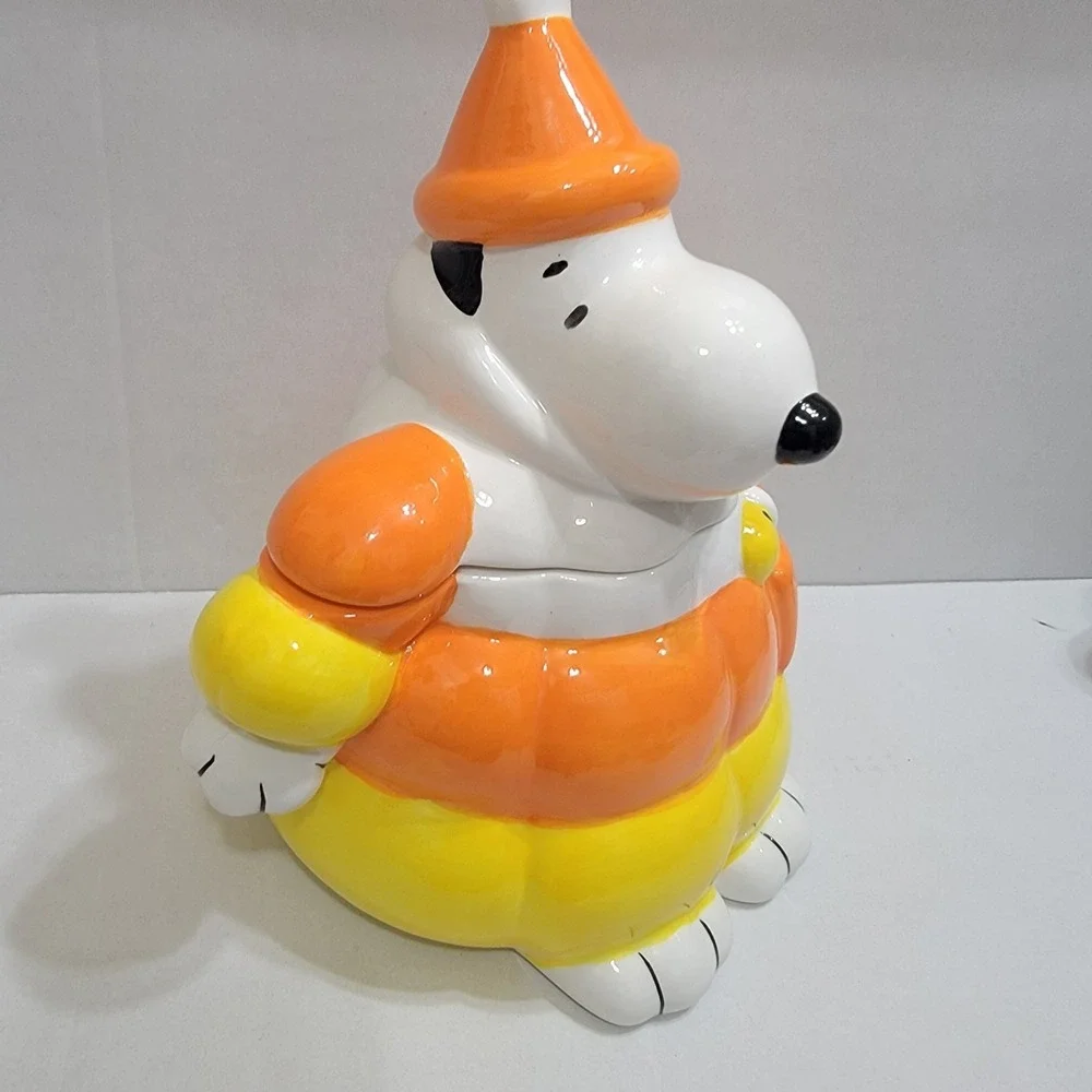 Peanuts Snoopy Puffer Jacket‎ Cookie Jar Halloween Candy Corn Canister Woodstock
